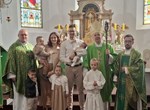 Biskup Radoš krstio malenog Pavla, peto dijete obitelji Vlah iz Župe Nedelišće